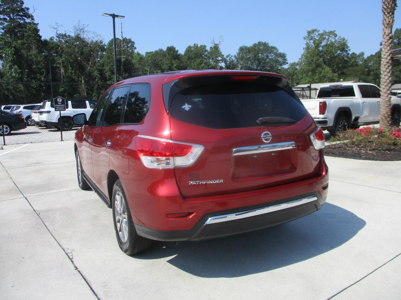 Nissan Pathfinder 2WD 4dr S 2013
