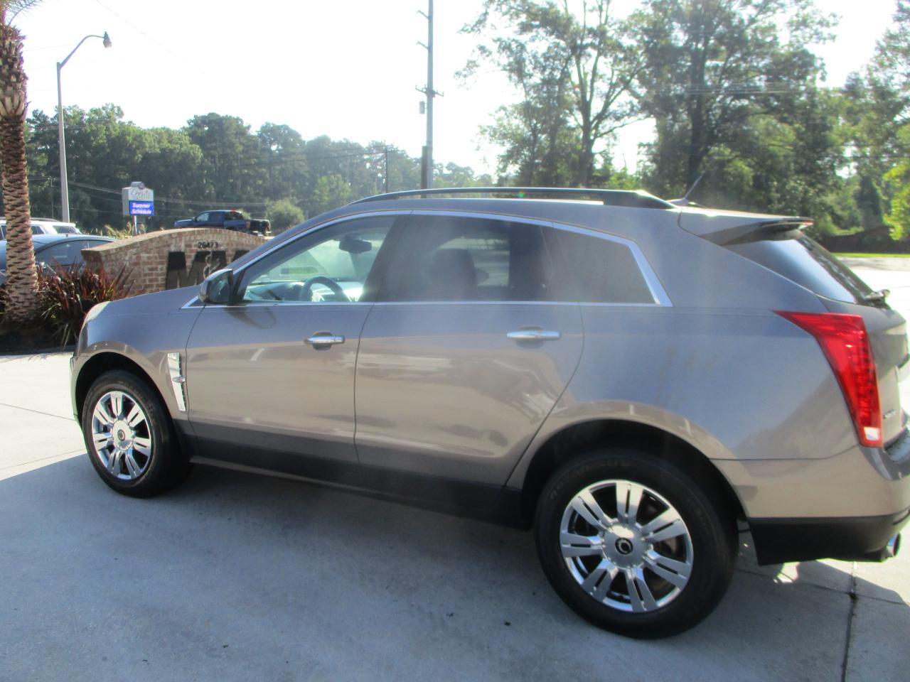 Cadillac SRX FWD 4dr Base 2011