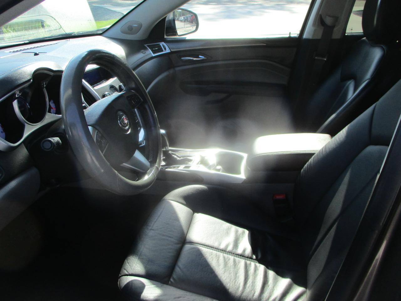 Cadillac SRX FWD 4dr Base 2011