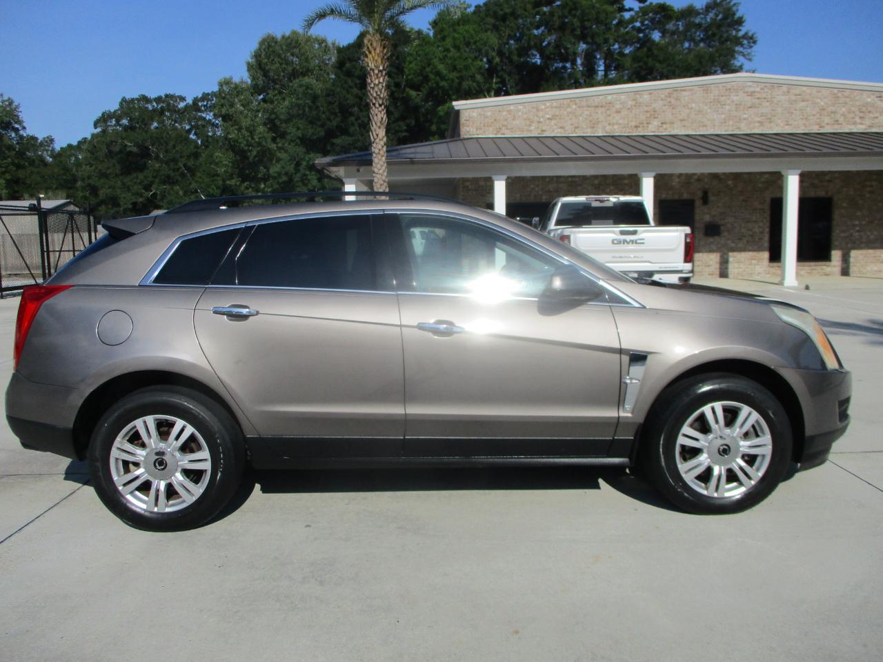 Cadillac SRX FWD 4dr Base 2011