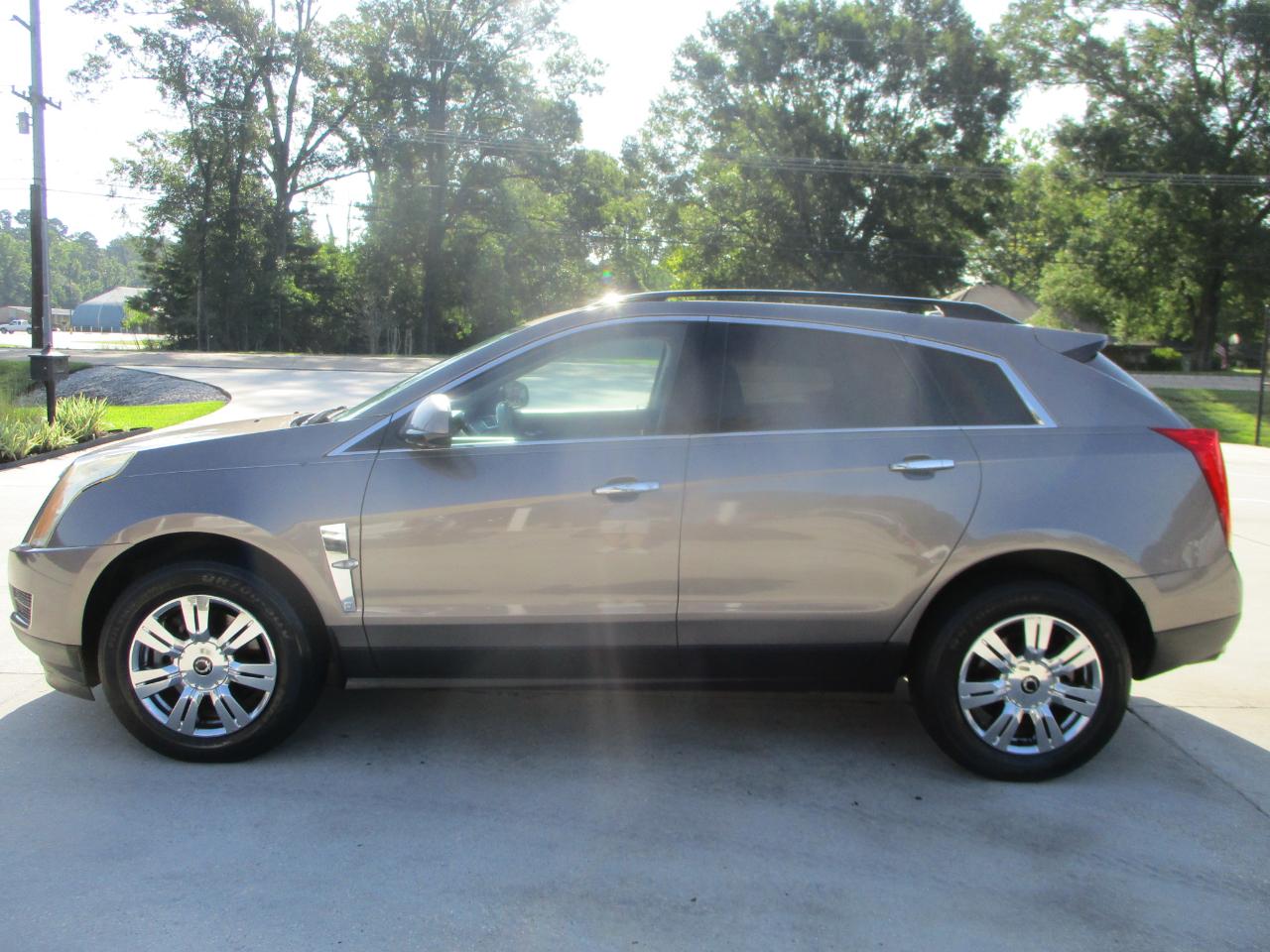 Cadillac SRX FWD 4dr Base 2011
