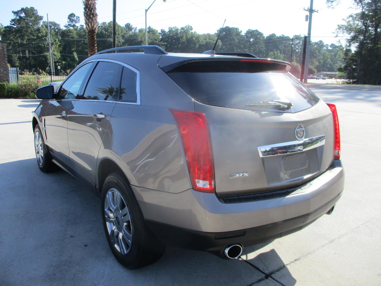 Cadillac SRX FWD 4dr Base 2011