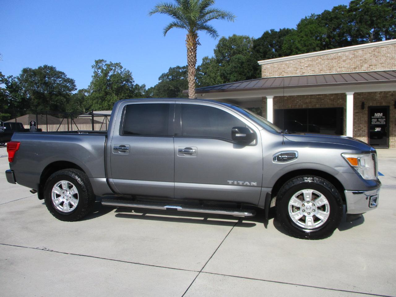 Nissan Titan 4x2 Crew Cab SV 2017