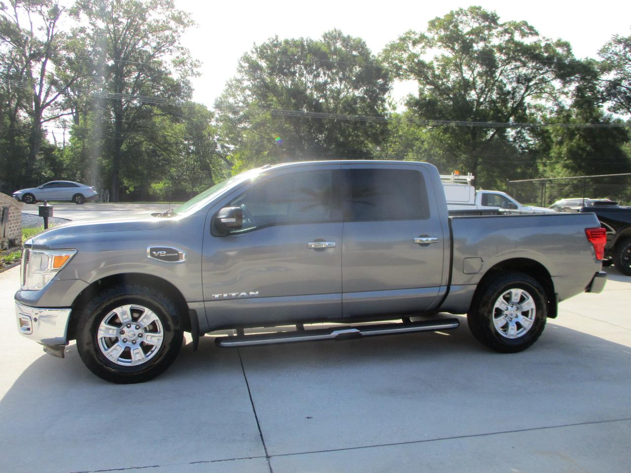 Nissan Titan 4x2 Crew Cab SV 2017
