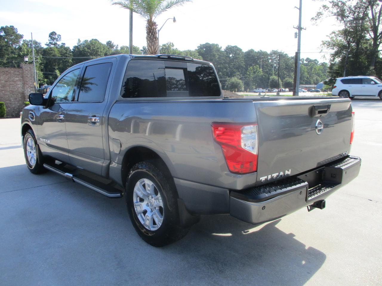 Nissan Titan 4x2 Crew Cab SV 2017