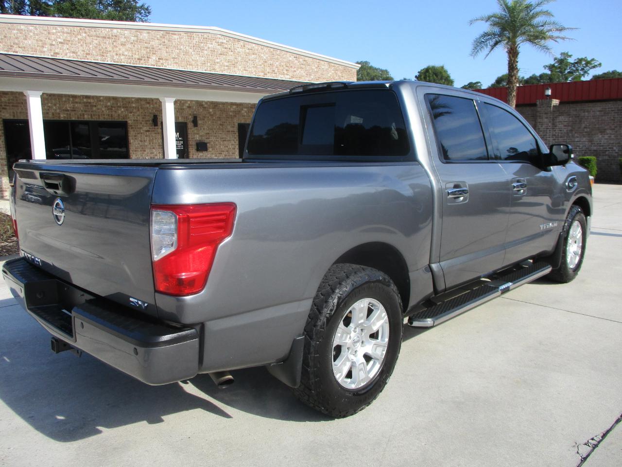 Nissan Titan 4x2 Crew Cab SV 2017