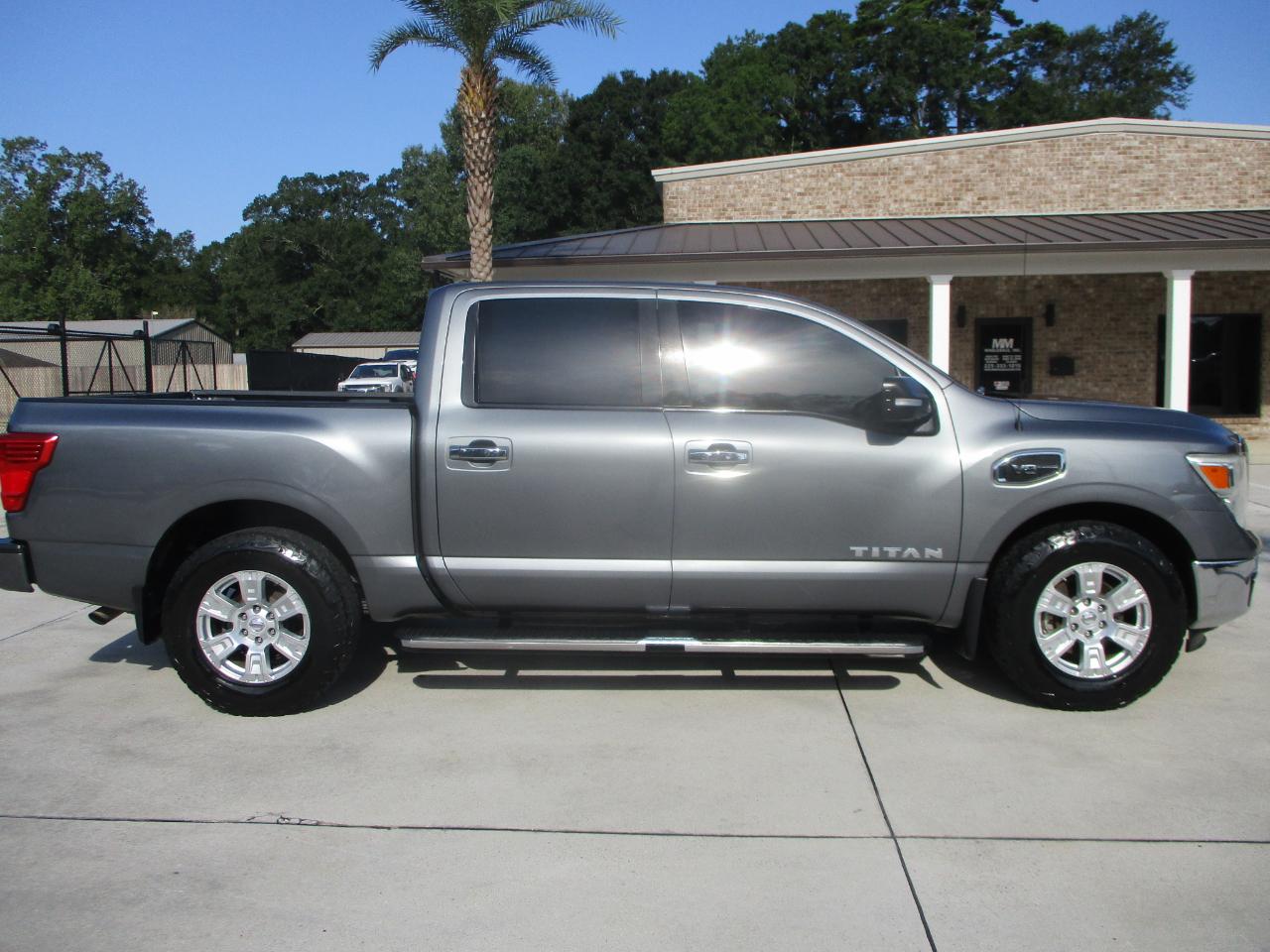Nissan Titan 4x2 Crew Cab SV 2017