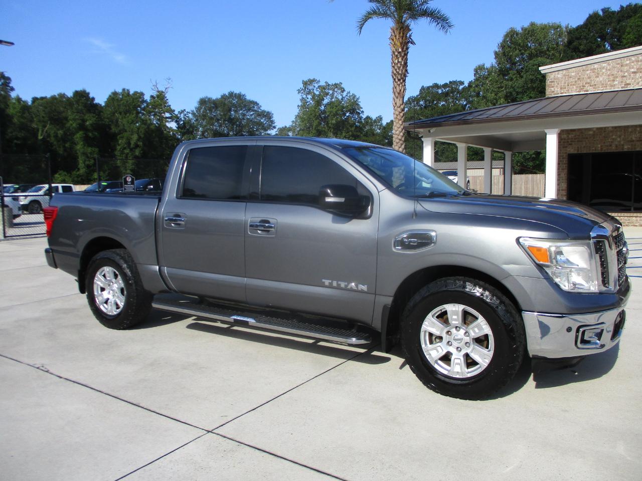 Nissan Titan 4x2 Crew Cab SV 2017