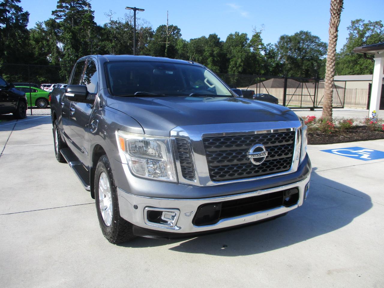 Nissan Titan 4x2 Crew Cab SV 2017