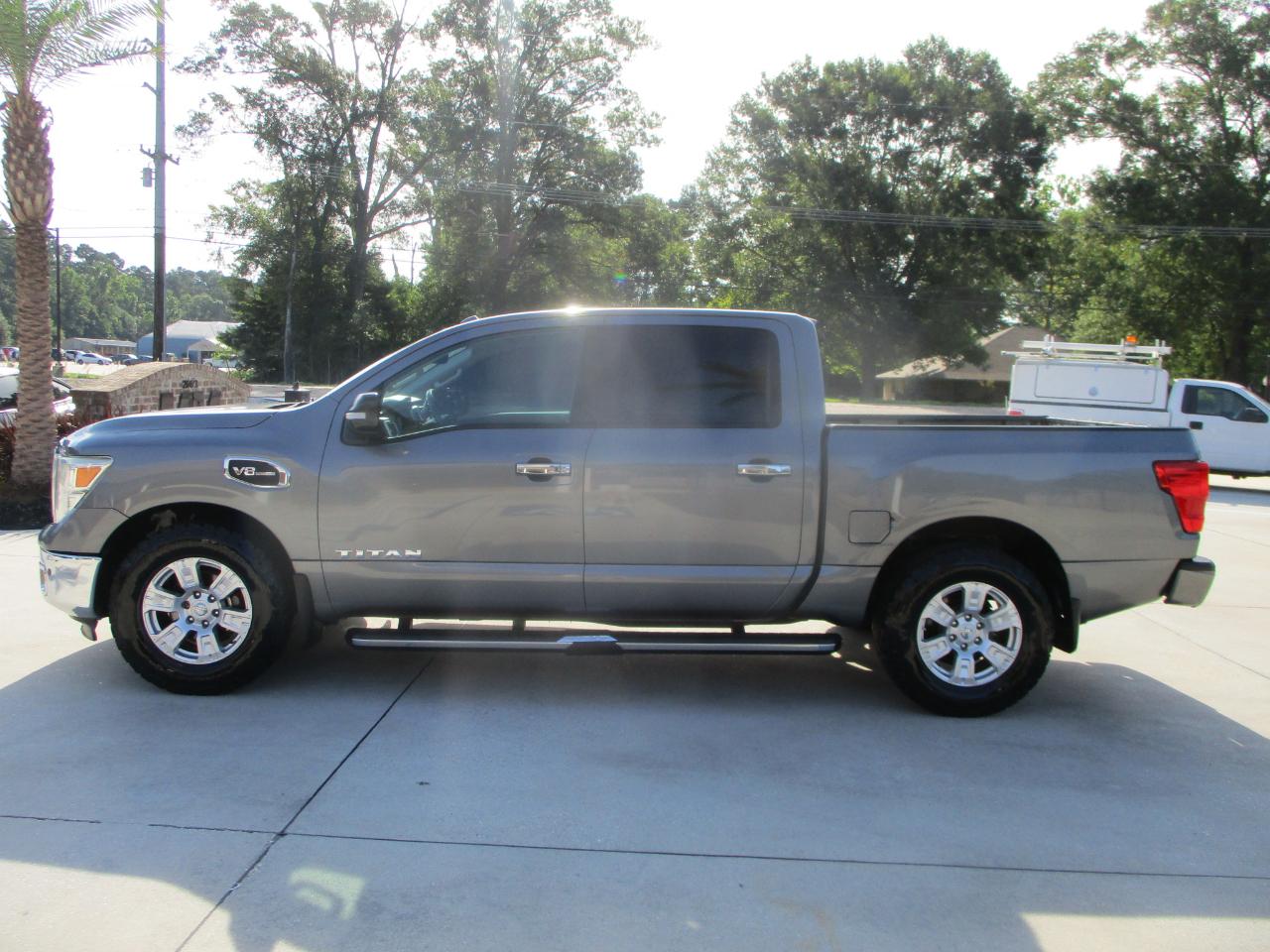 Nissan Titan 4x2 Crew Cab SV 2017