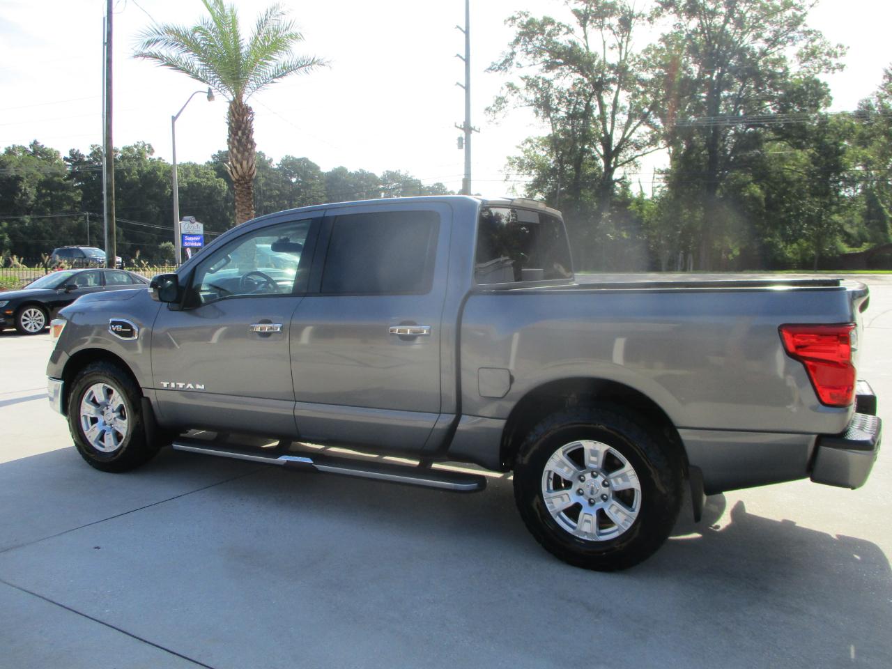 Nissan Titan 4x2 Crew Cab SV 2017