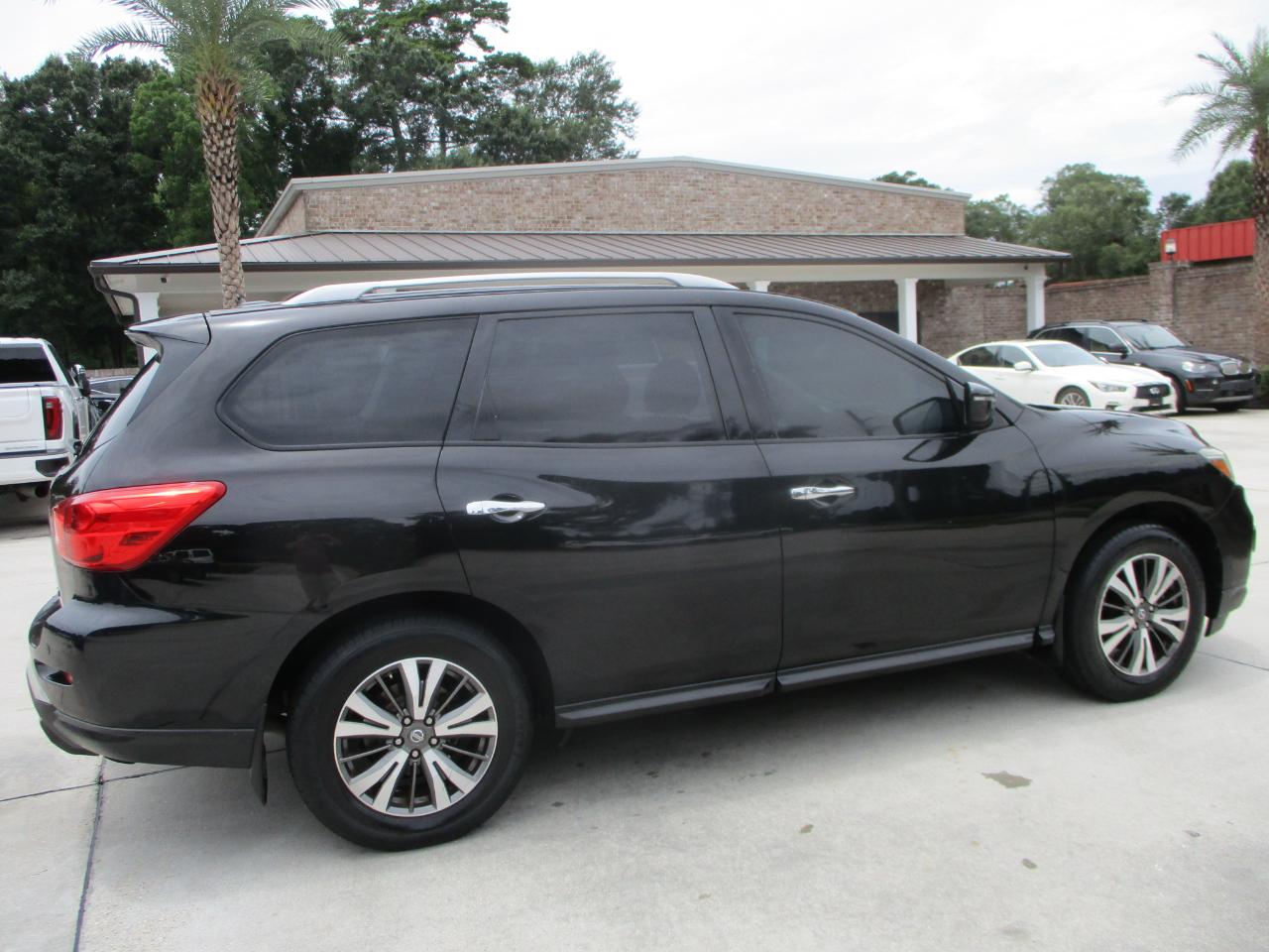 Nissan Pathfinder FWD SV 2017