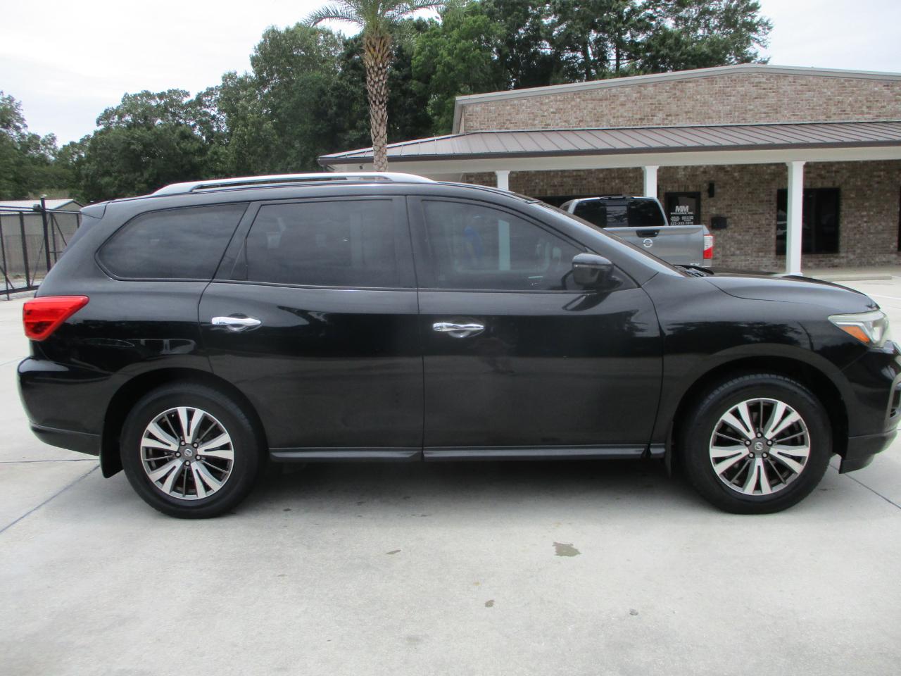 Nissan Pathfinder FWD SV 2017