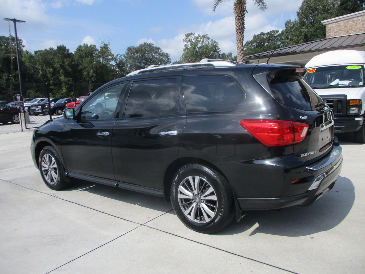 Nissan Pathfinder FWD SV 2018