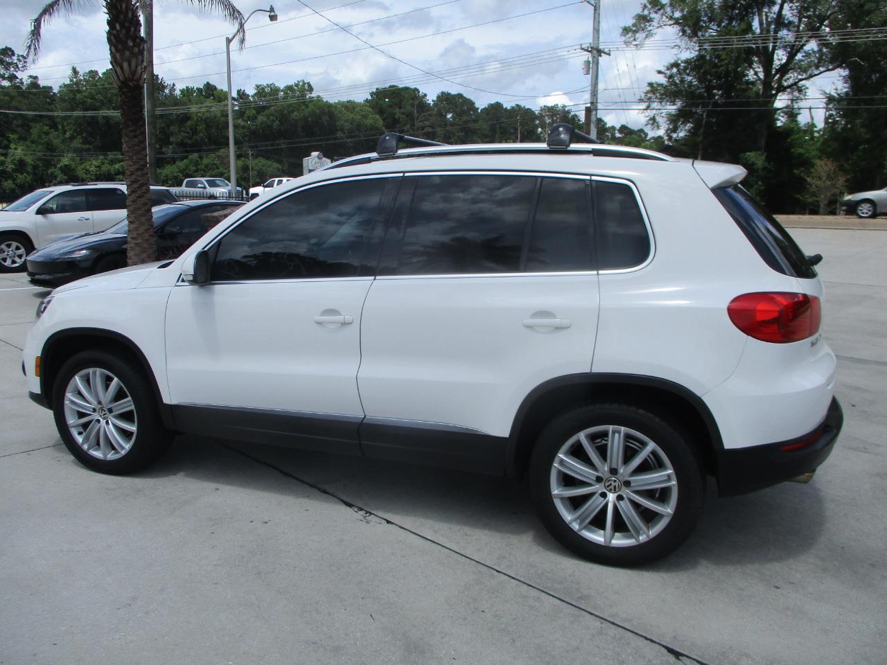 Volkswagen Tiguan 2WD 4dr Auto SE w/Sunroof & Nav 2012