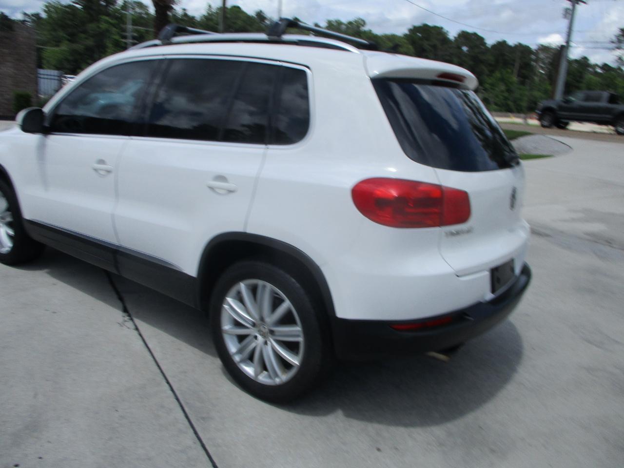 Volkswagen Tiguan 2WD 4dr Auto SE w/Sunroof & Nav 2012