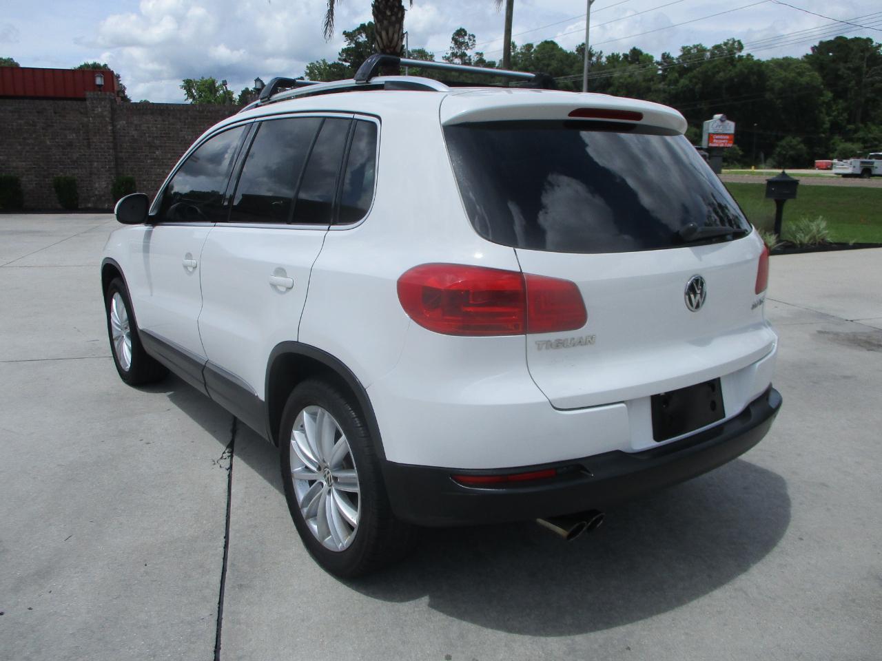 Volkswagen Tiguan 2WD 4dr Auto SE w/Sunroof & Nav 2012