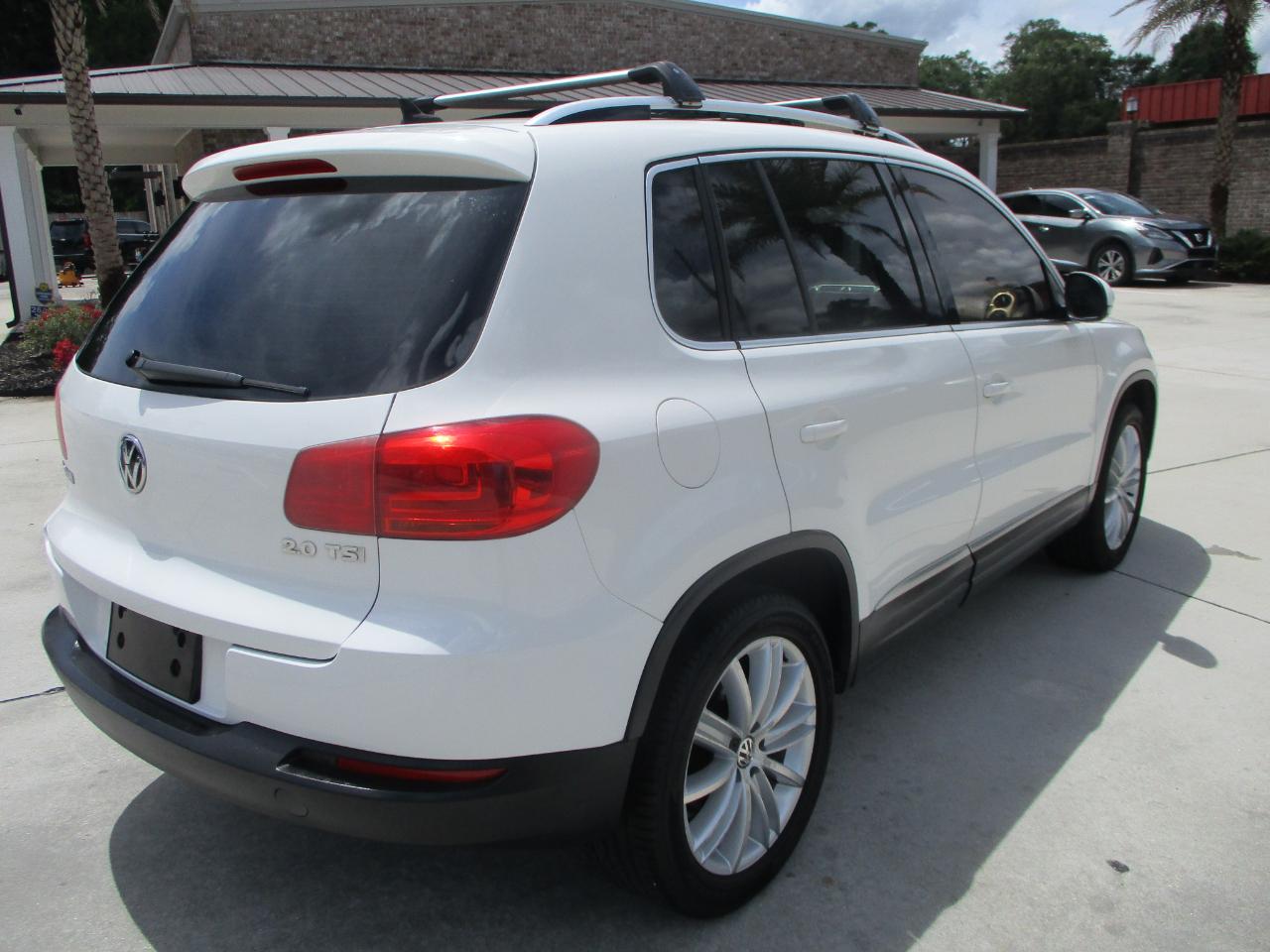 Volkswagen Tiguan 2WD 4dr Auto SE w/Sunroof & Nav 2012
