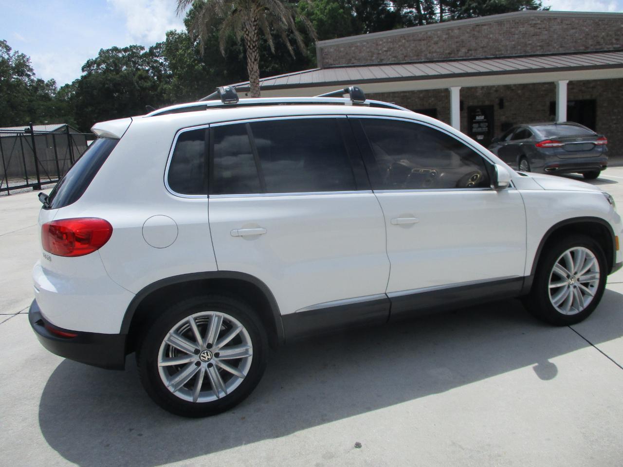 Volkswagen Tiguan 2WD 4dr Auto SE w/Sunroof & Nav 2012