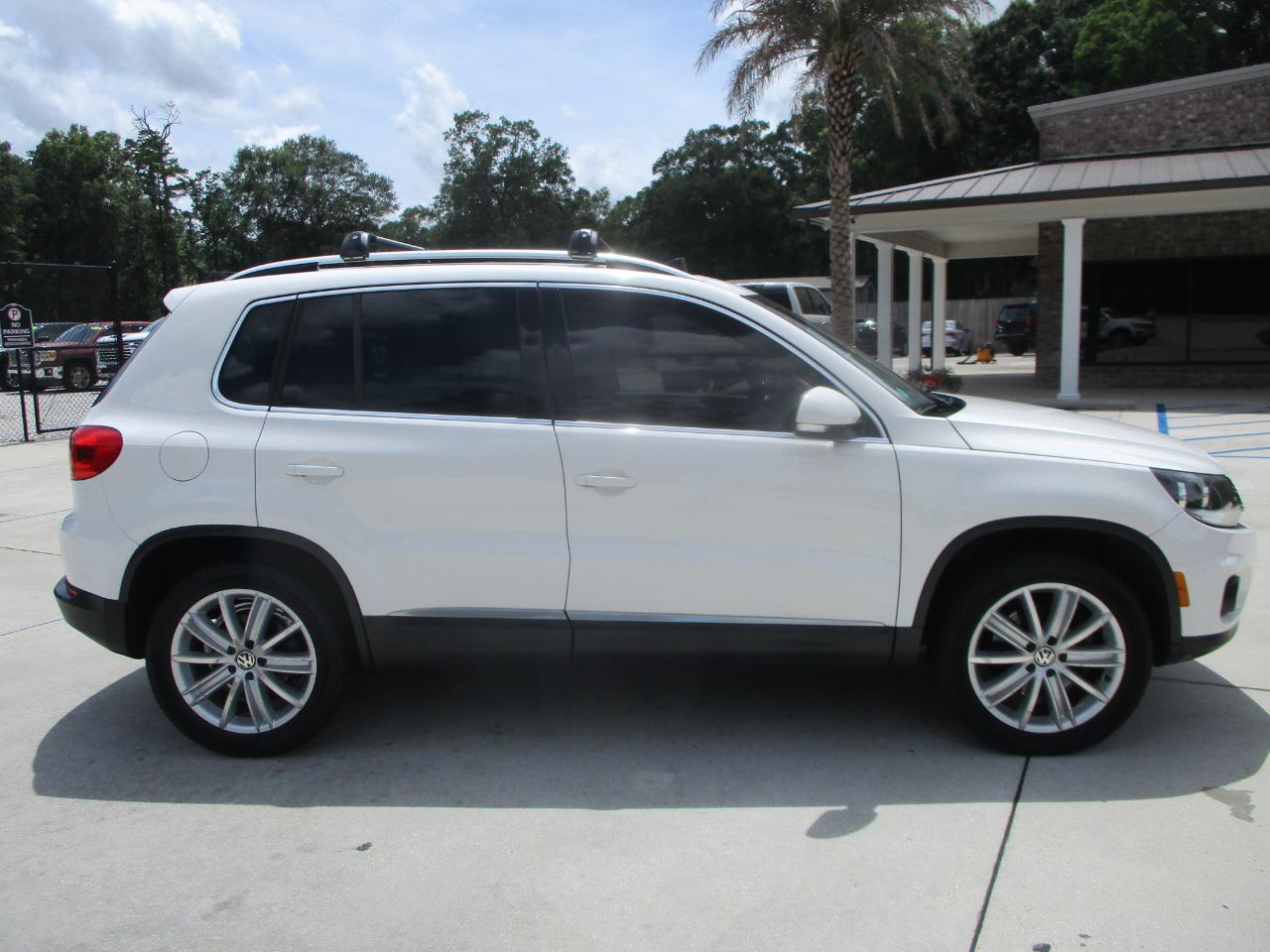 Volkswagen Tiguan 2WD 4dr Auto SE w/Sunroof & Nav 2012