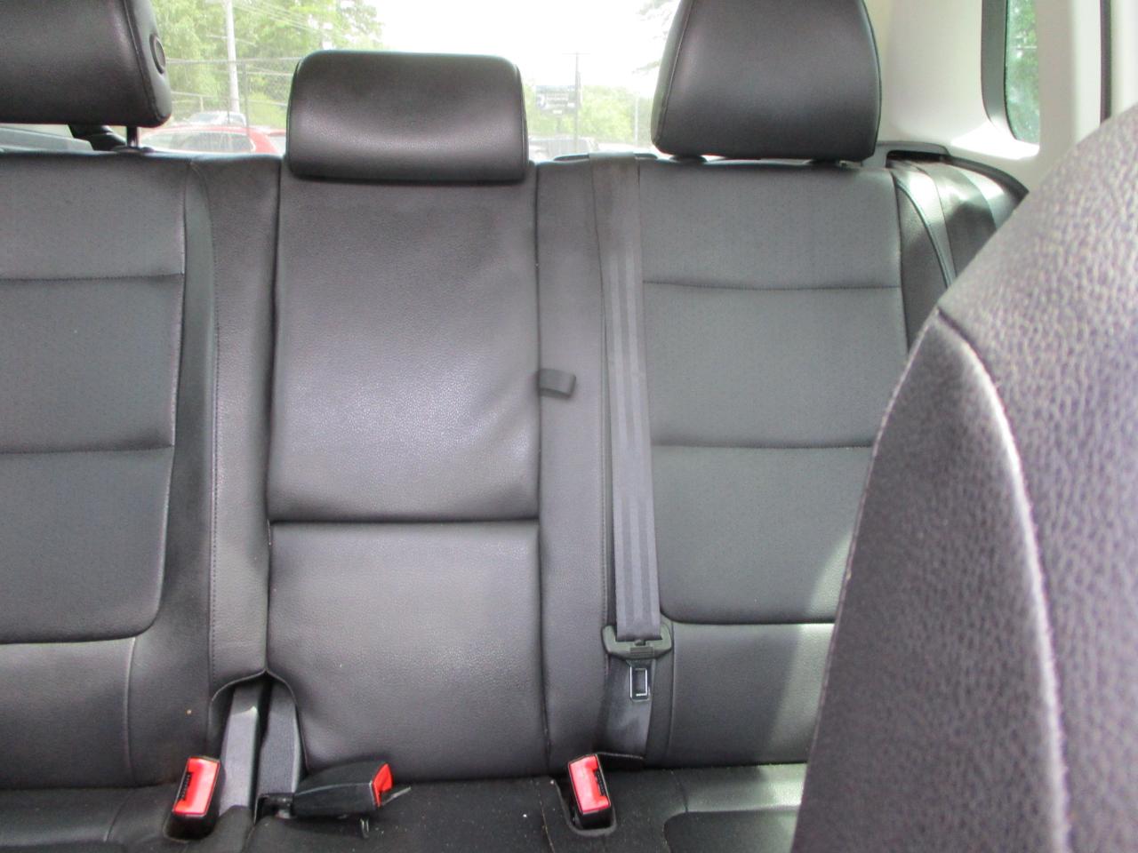 Volkswagen Tiguan 2WD 4dr Auto SE w/Sunroof & Nav 2012
