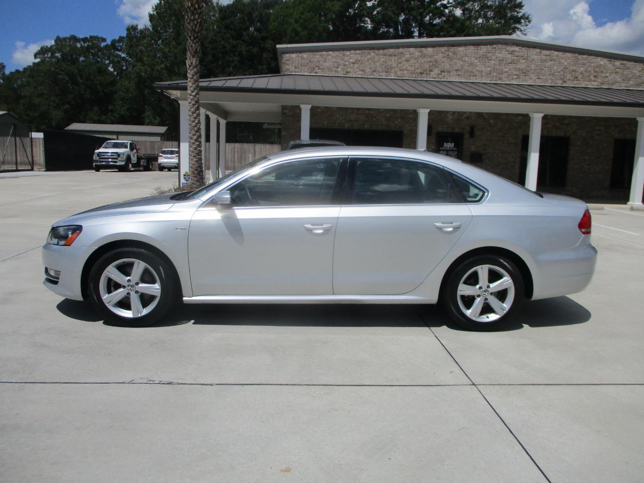 Volkswagen Passat 4dr Sdn 1.8T Auto S 2015