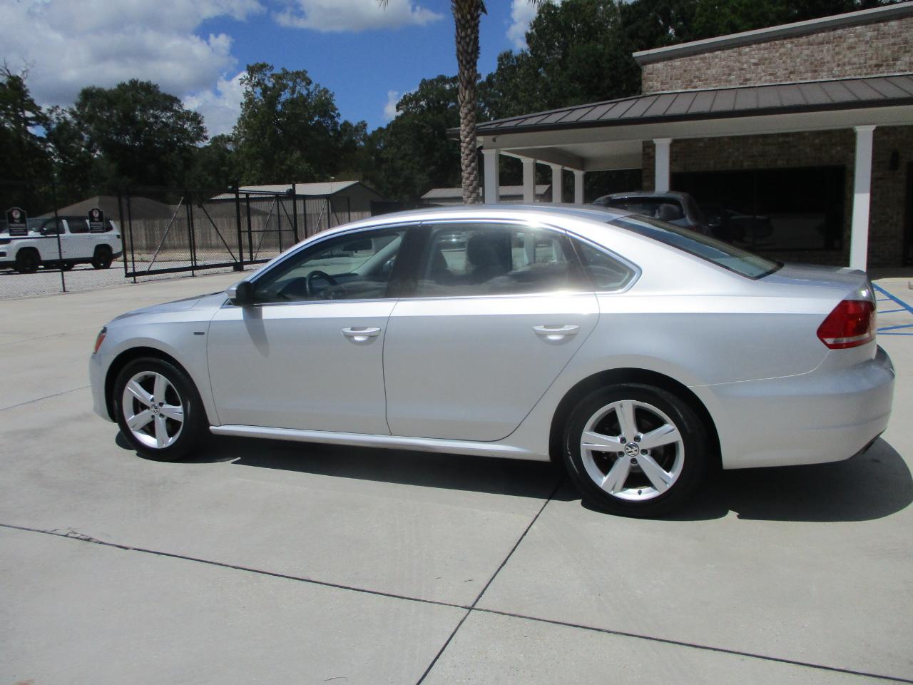 Volkswagen Passat 4dr Sdn 1.8T Auto S 2015