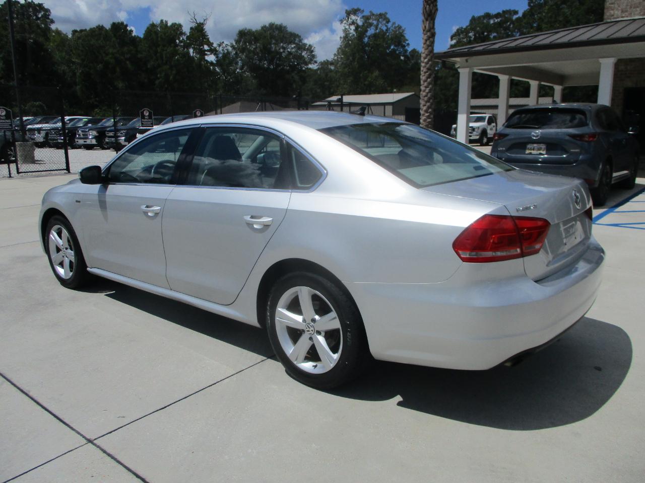 Volkswagen Passat 4dr Sdn 1.8T Auto S 2015