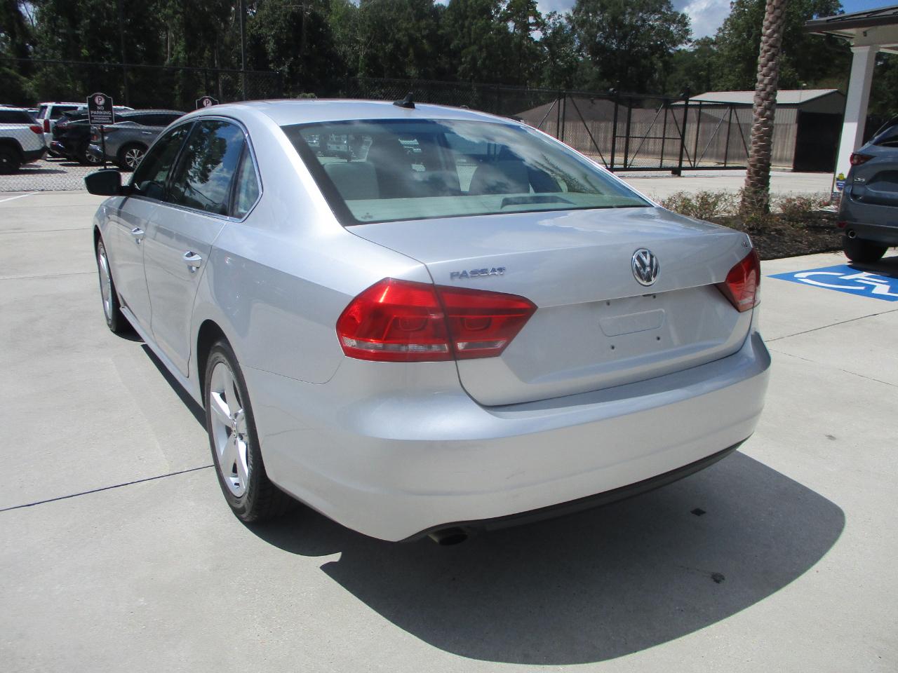 Volkswagen Passat 4dr Sdn 1.8T Auto S 2015