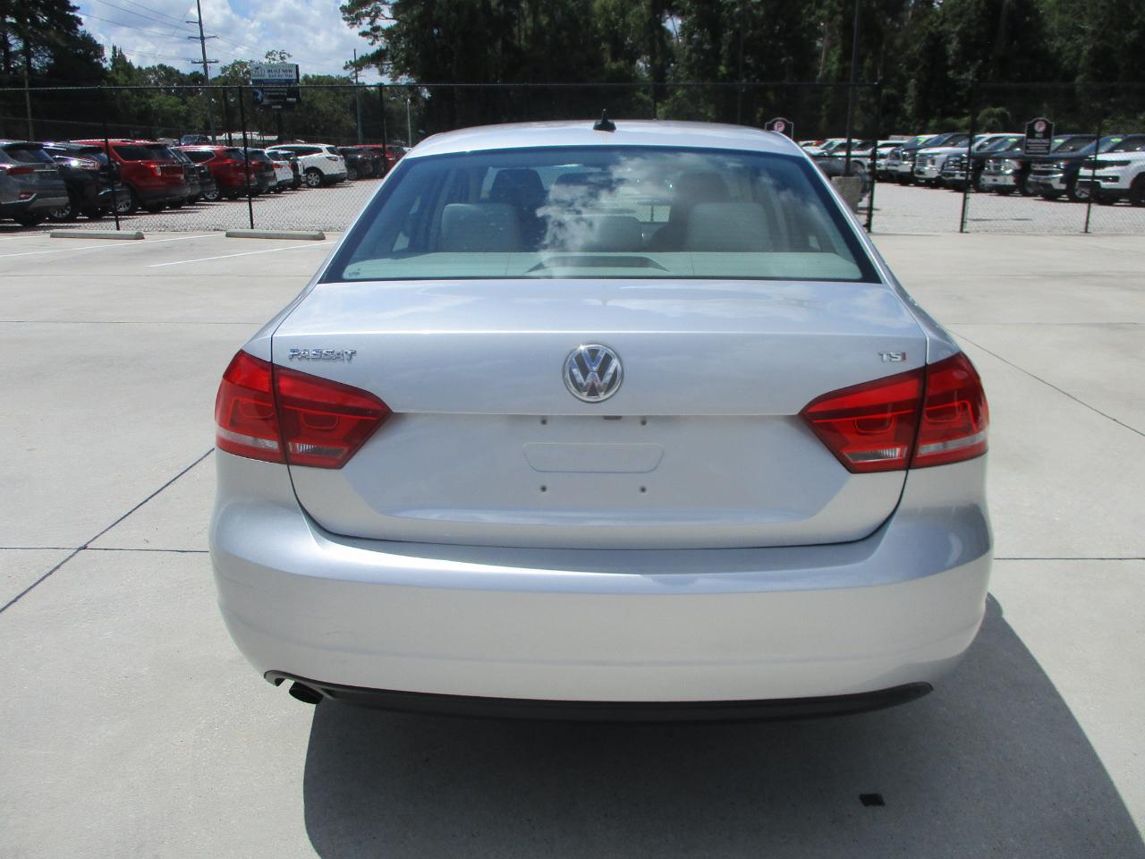 Volkswagen Passat 4dr Sdn 1.8T Auto S 2015