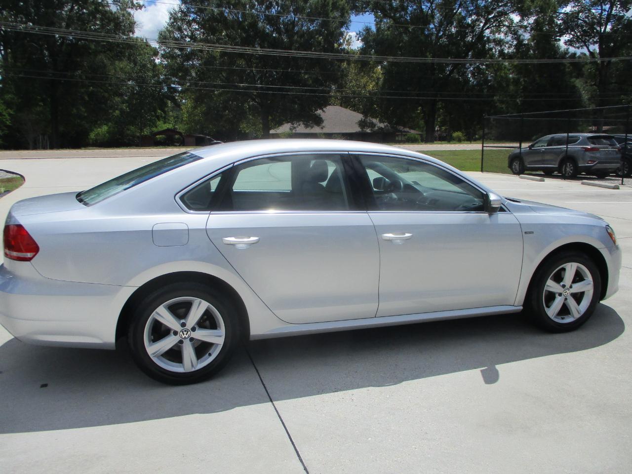 Volkswagen Passat 4dr Sdn 1.8T Auto S 2015