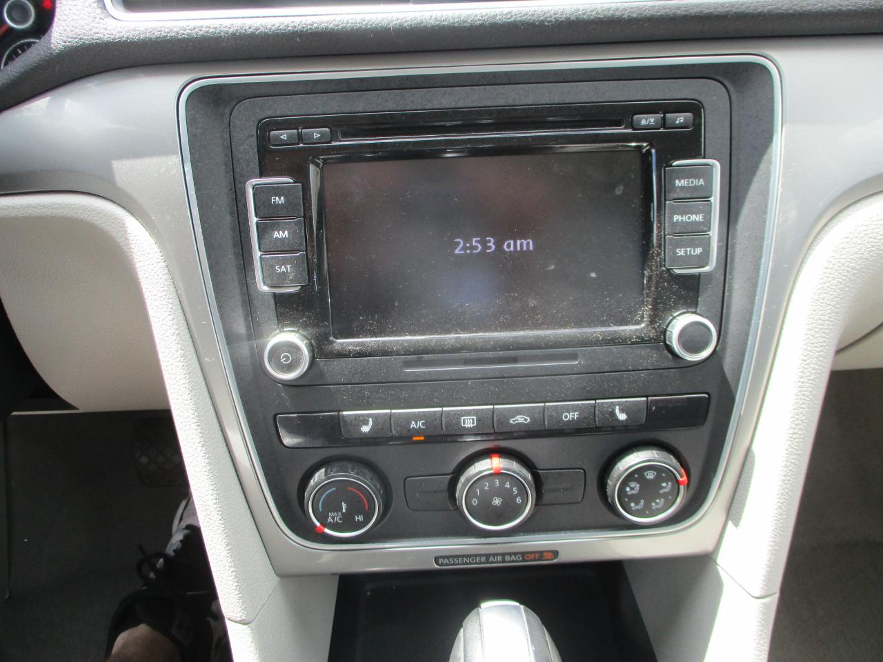 Volkswagen Passat 4dr Sdn 1.8T Auto S 2015