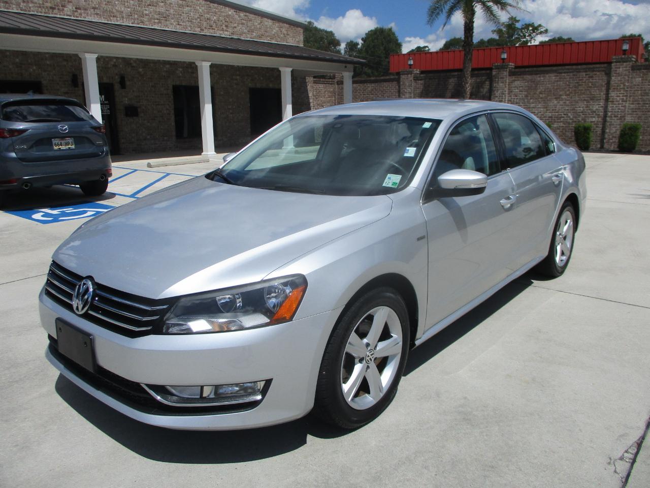 Volkswagen Passat 4dr Sdn 1.8T Auto S 2015