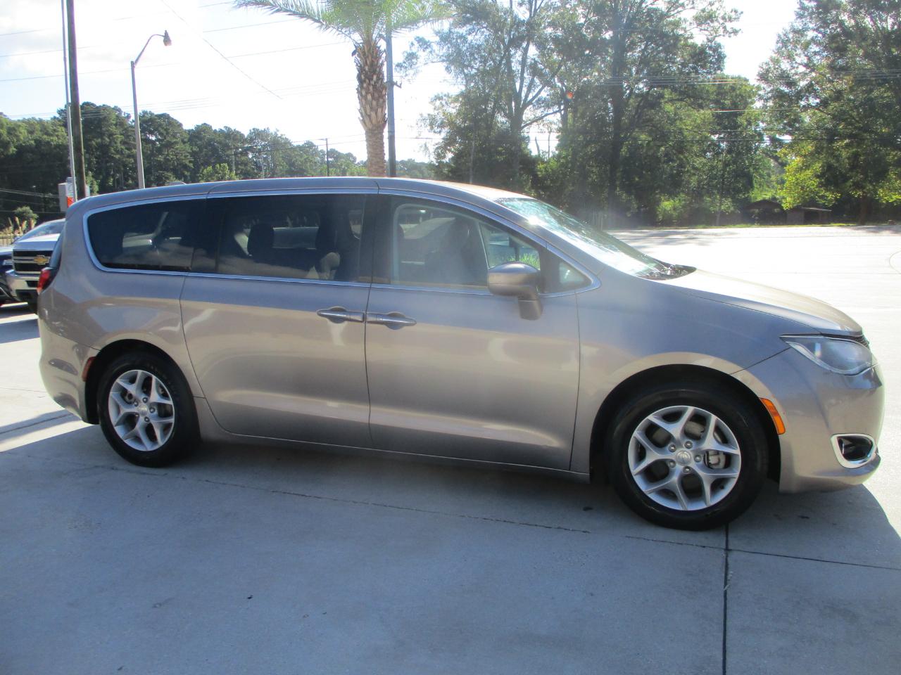 Chrysler Pacifica Touring Plus FWD 2018