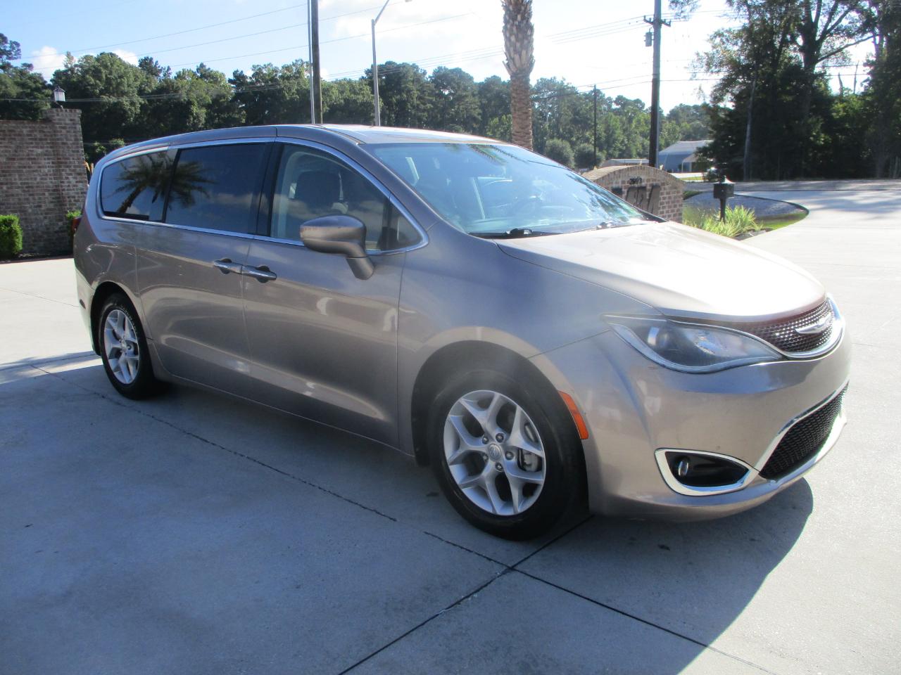 Chrysler Pacifica Touring Plus FWD 2018