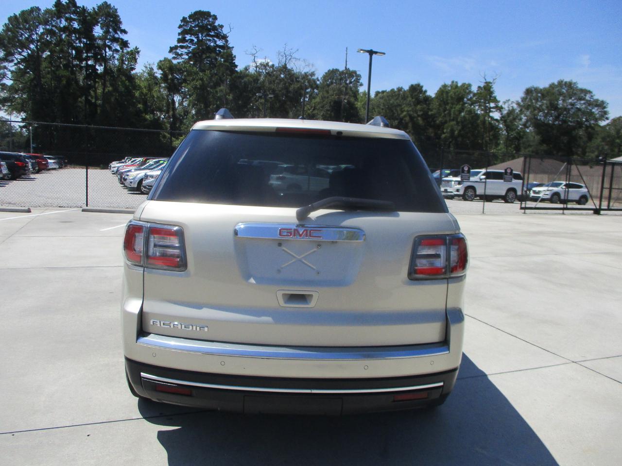 GMC Acadia FWD 4dr SLE w/SLE-1 2015