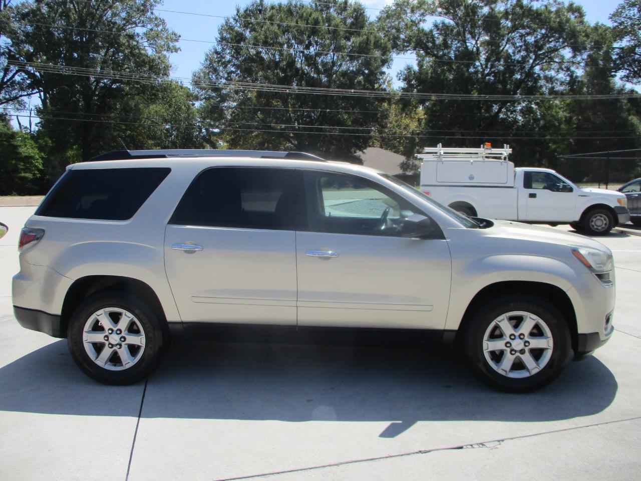 GMC Acadia FWD 4dr SLE w/SLE-1 2015
