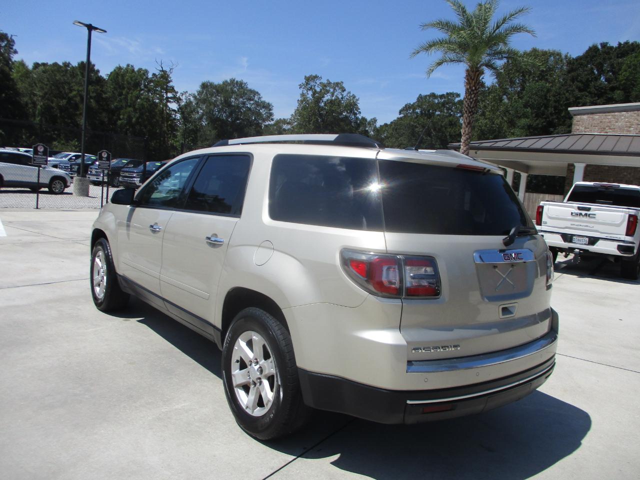 GMC Acadia FWD 4dr SLE w/SLE-1 2015