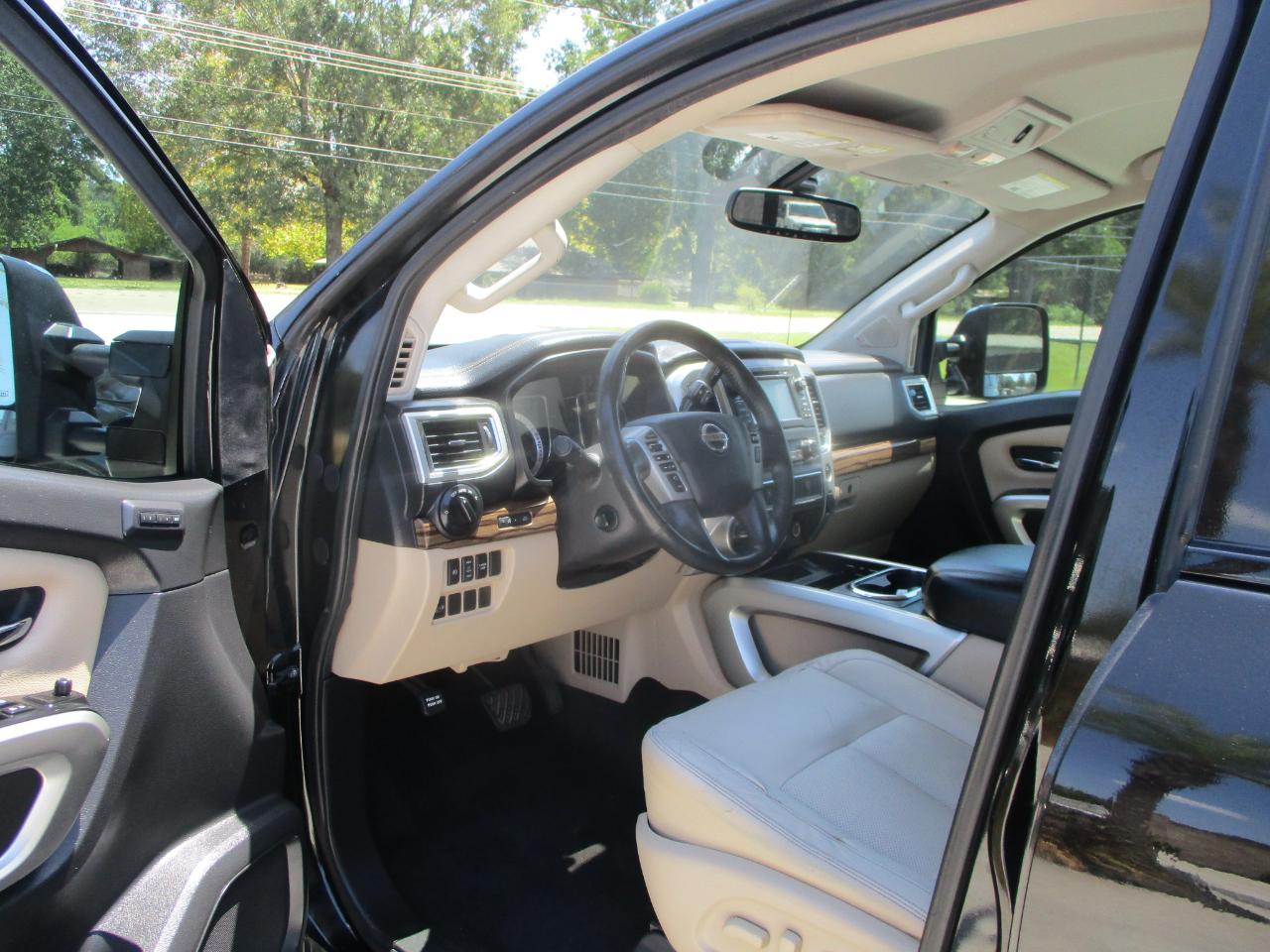 Nissan Titan 4x4 Crew Cab SL 2017