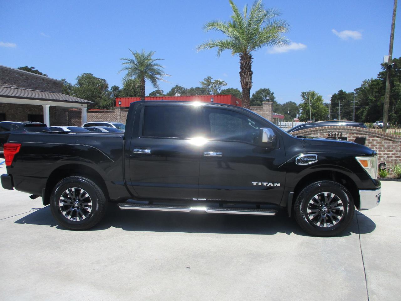 Nissan Titan 4x4 Crew Cab SL 2017