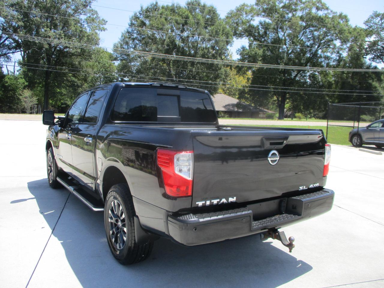 Nissan Titan 4x4 Crew Cab SL 2017