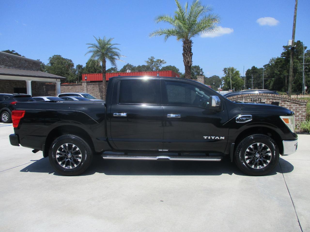 Nissan Titan 4x4 Crew Cab SL 2017