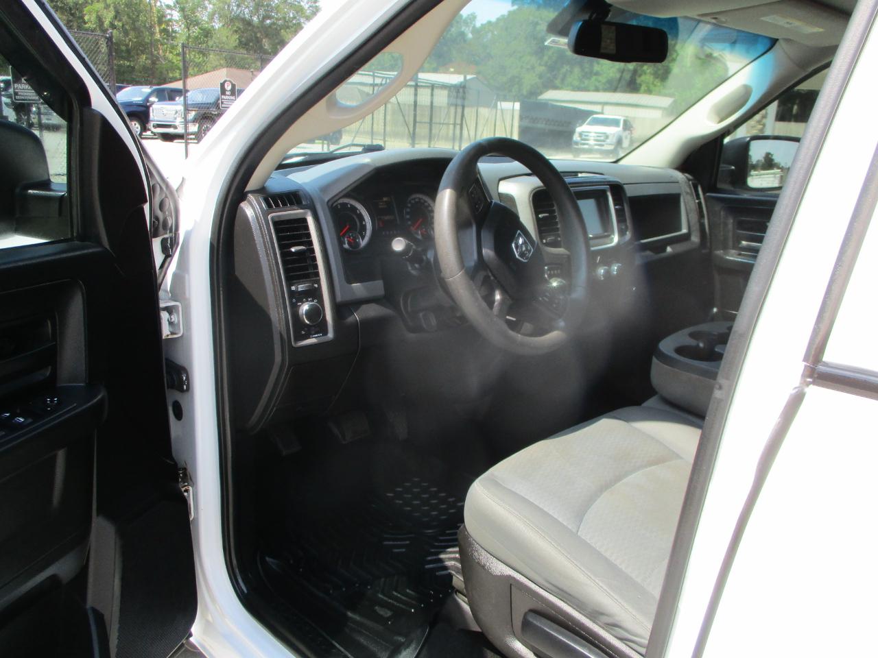 RAM 1500 Classic Tradesman 4x2 Crew Cab 5'7" Box 2019