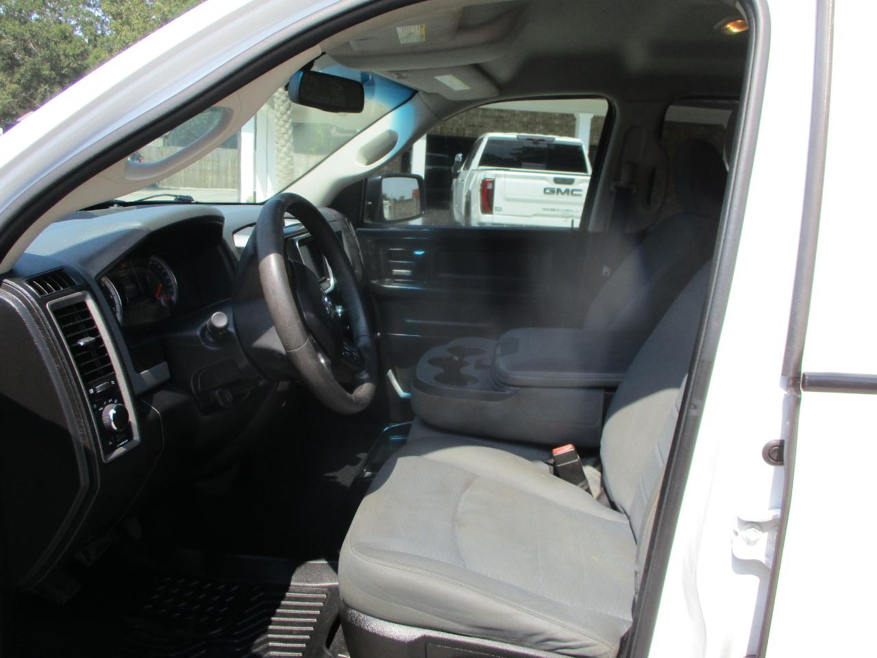 RAM 1500 Classic Tradesman 4x2 Crew Cab 5'7" Box 2019