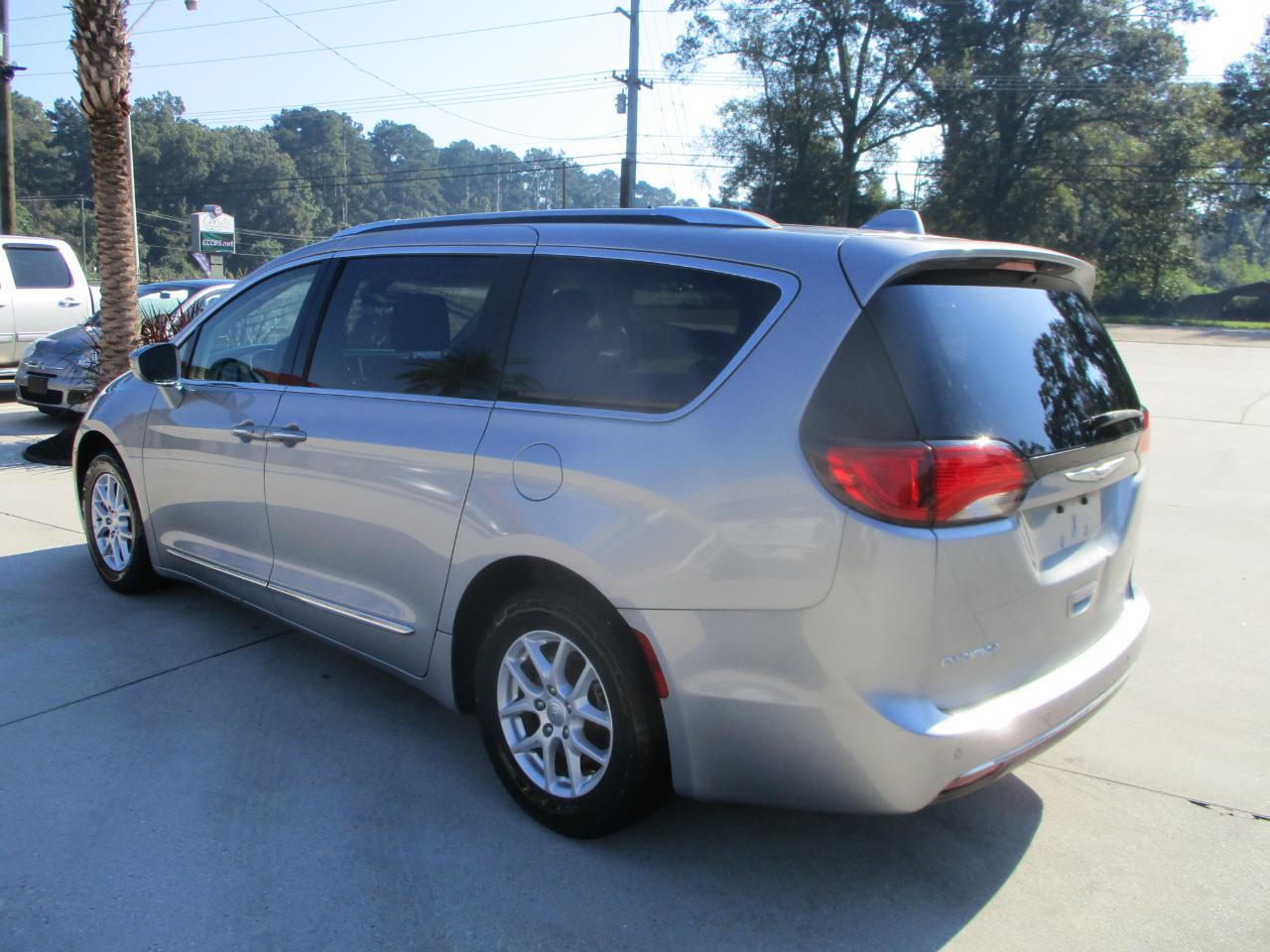 Chrysler Pacifica Touring L FWD 2020