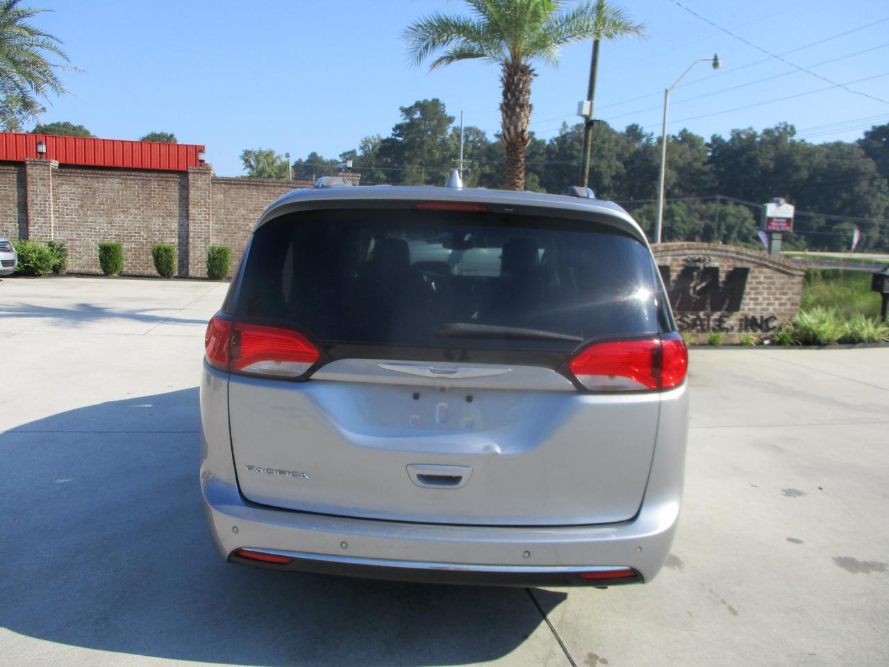 Chrysler Pacifica Touring L FWD 2020