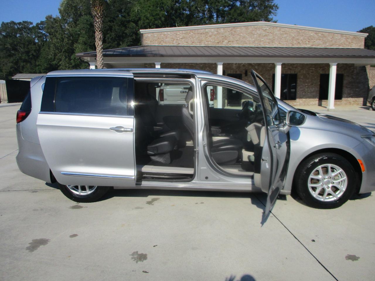 Chrysler Pacifica Touring L FWD 2020