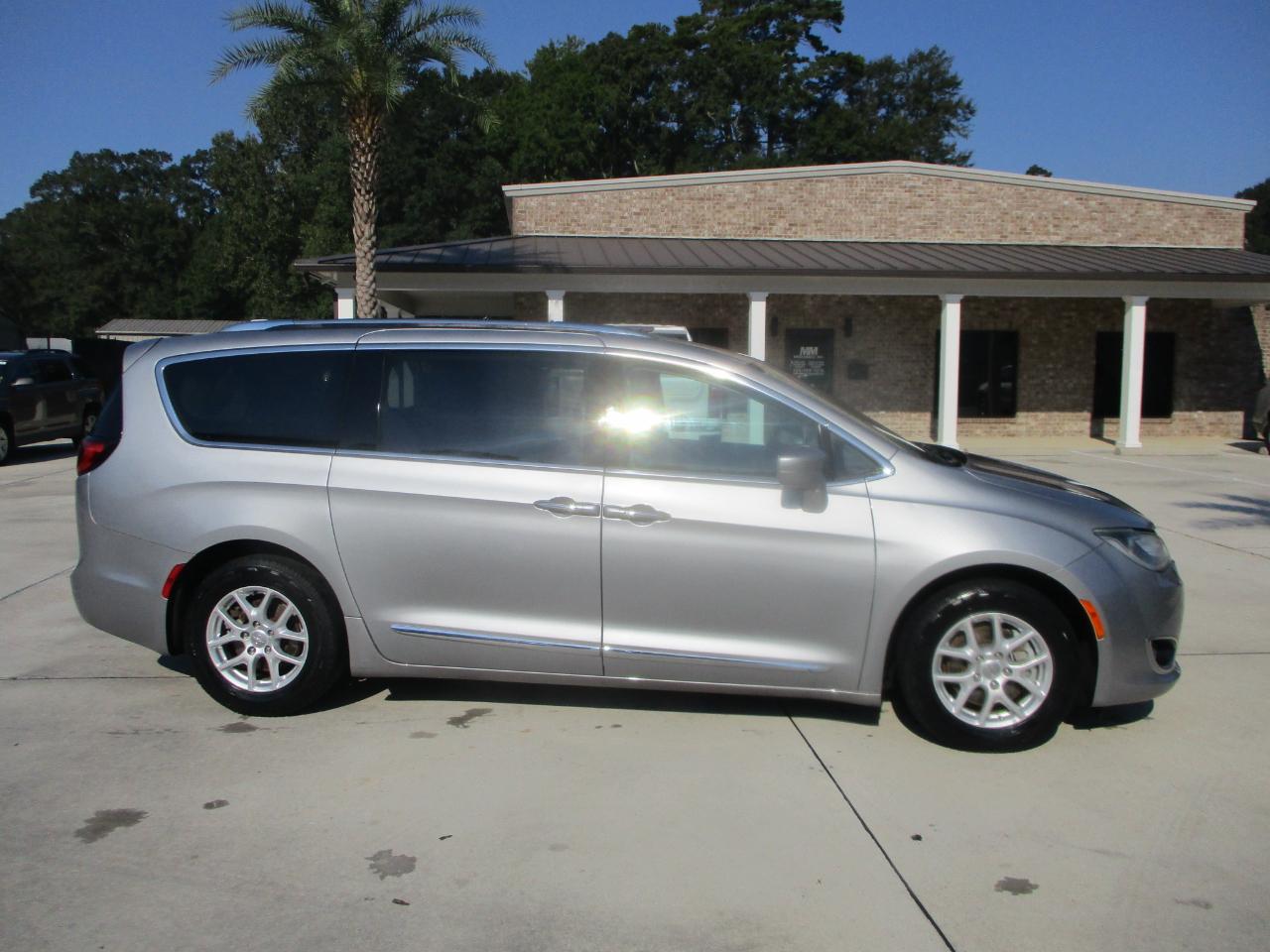 Chrysler Pacifica Touring L FWD 2020