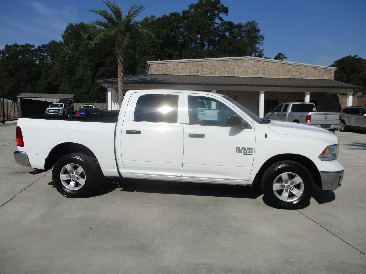 RAM 1500 Classic Tradesman 4x4 Crew Cab 5'7" Box 2020