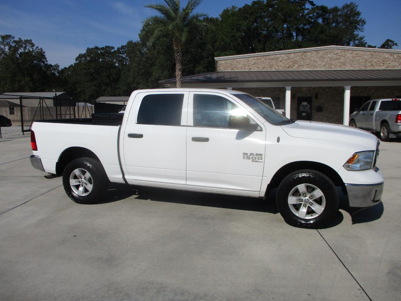 RAM 1500 Classic Tradesman 4x4 Crew Cab 5'7" Box 2020